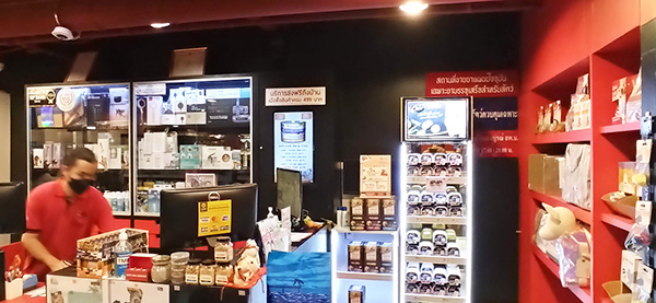 Retail Digital Signage at Pet Lovers Centre, Thailand